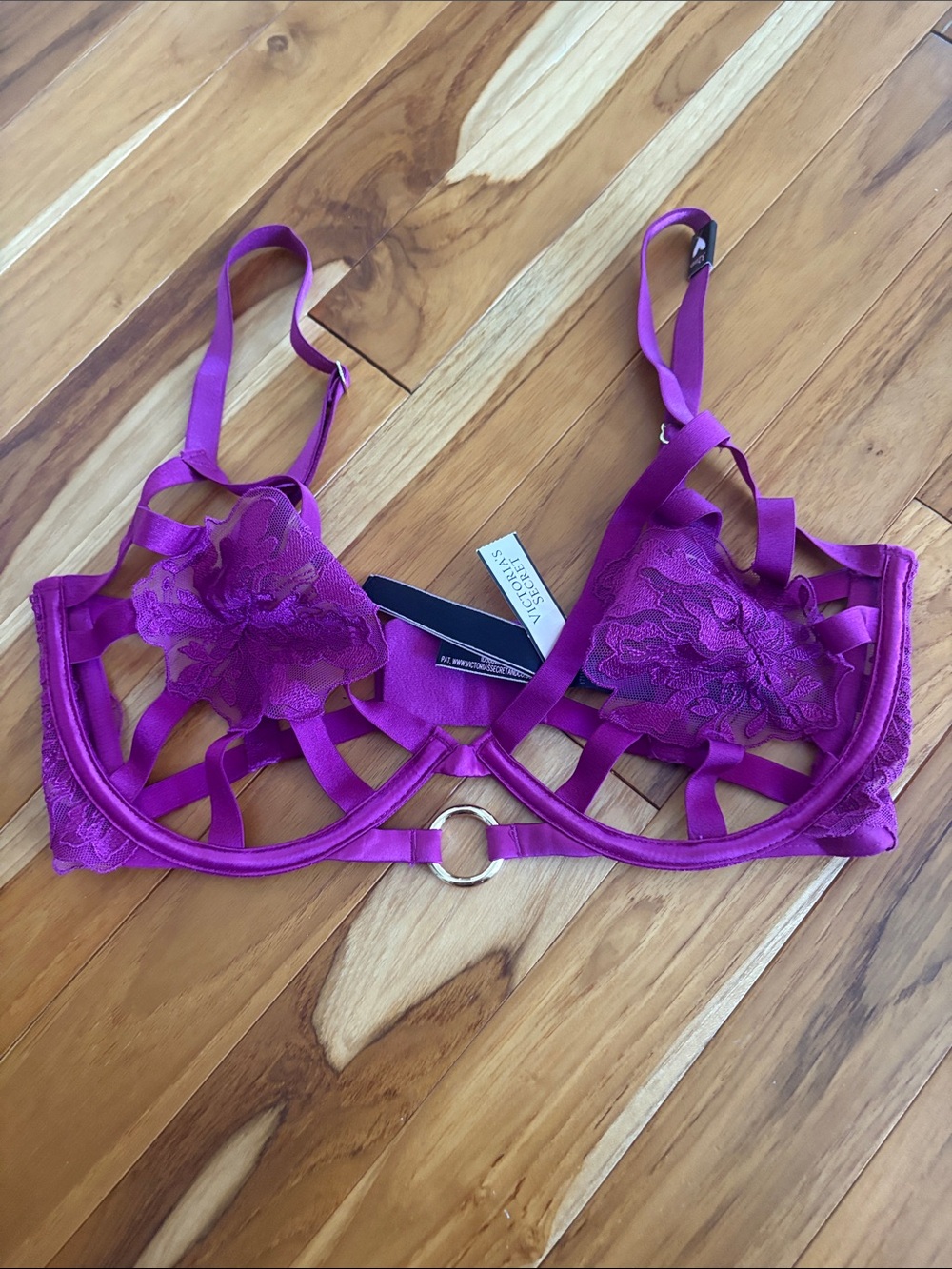Women’s Strappy Lace Bra in Magenta - Unbranded